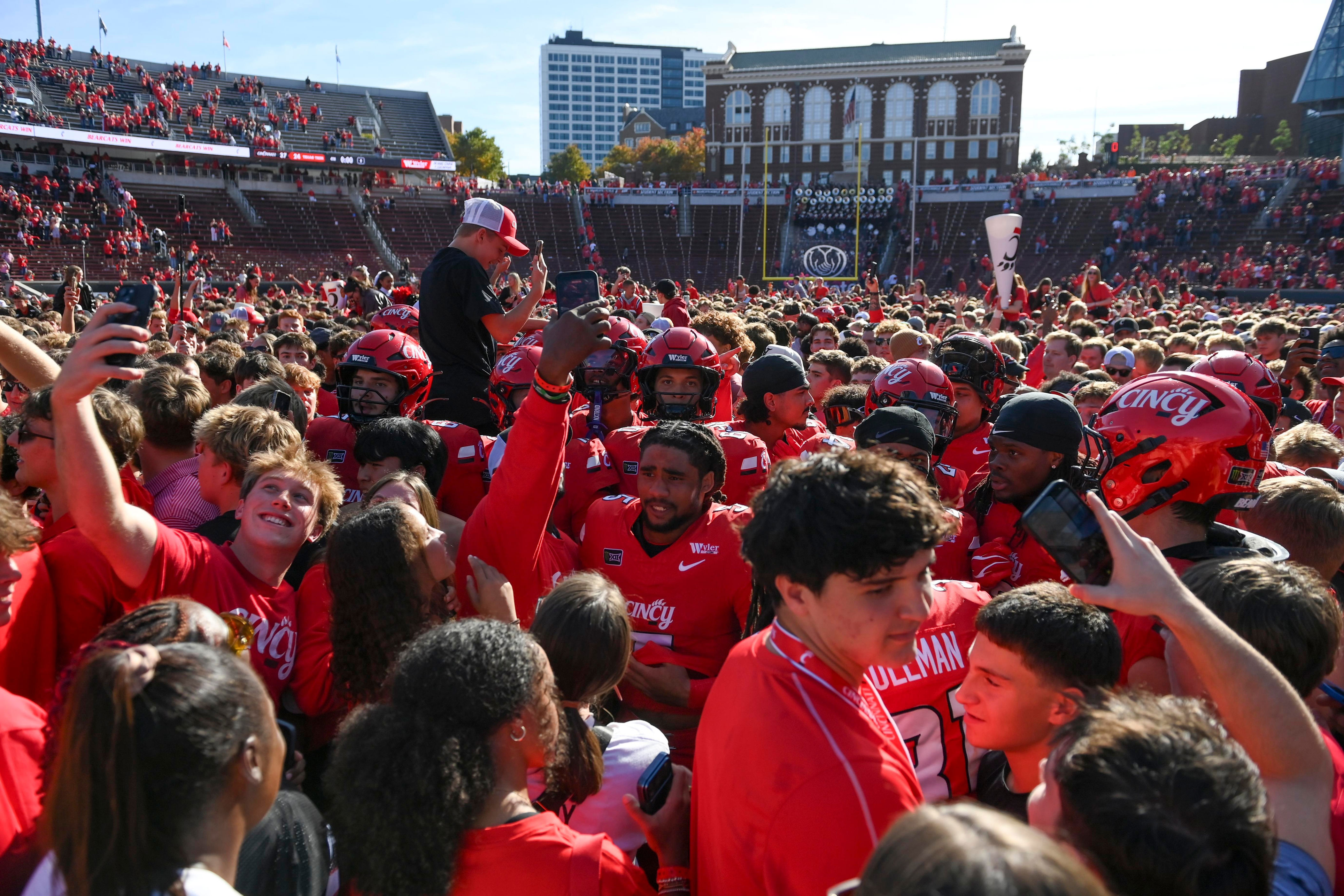 Cincinnati stuns undefeated Texas Tech 37-24 for first top 10 win since ...