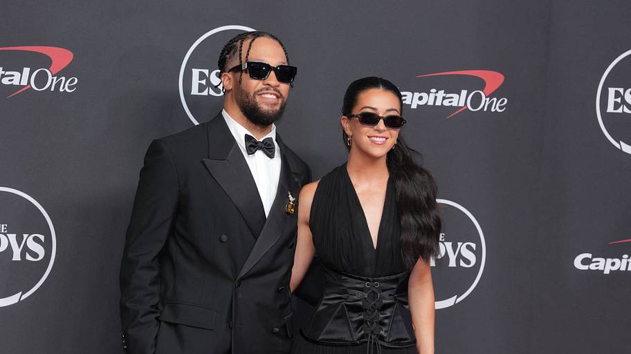 Knicks WAGs give fans behind-the-scenes look at championship ring night