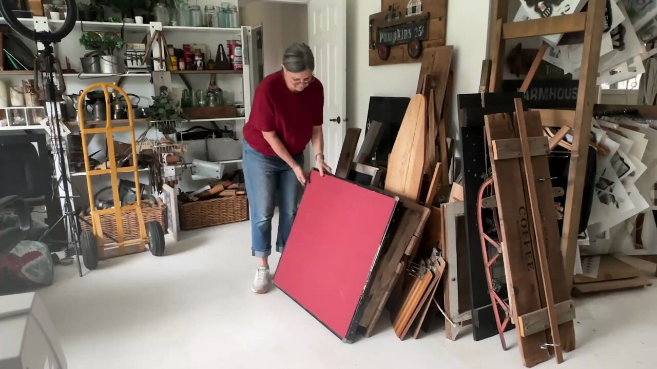She turns an old folding table into a bedroom masterpiece