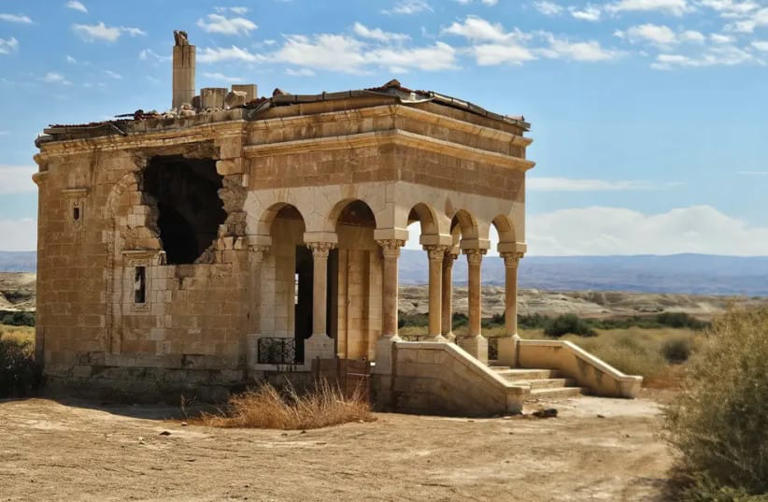 A journey into the awakening northern Dead Sea