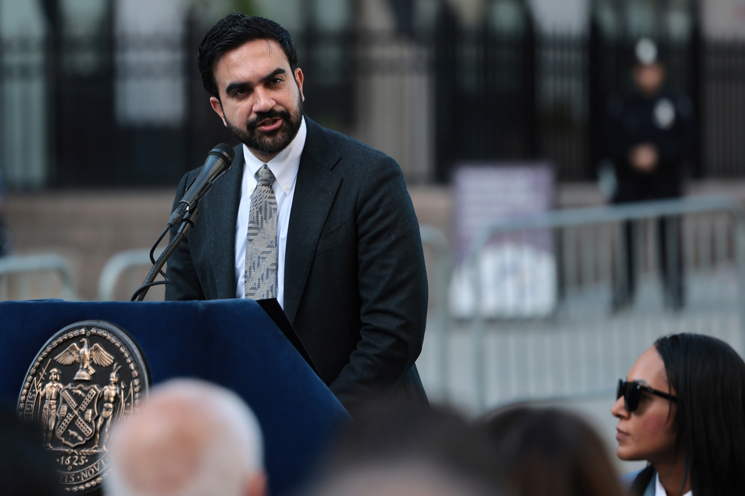 Mamdani goes directly to immigrants in Spanish — what his ICE rights ...