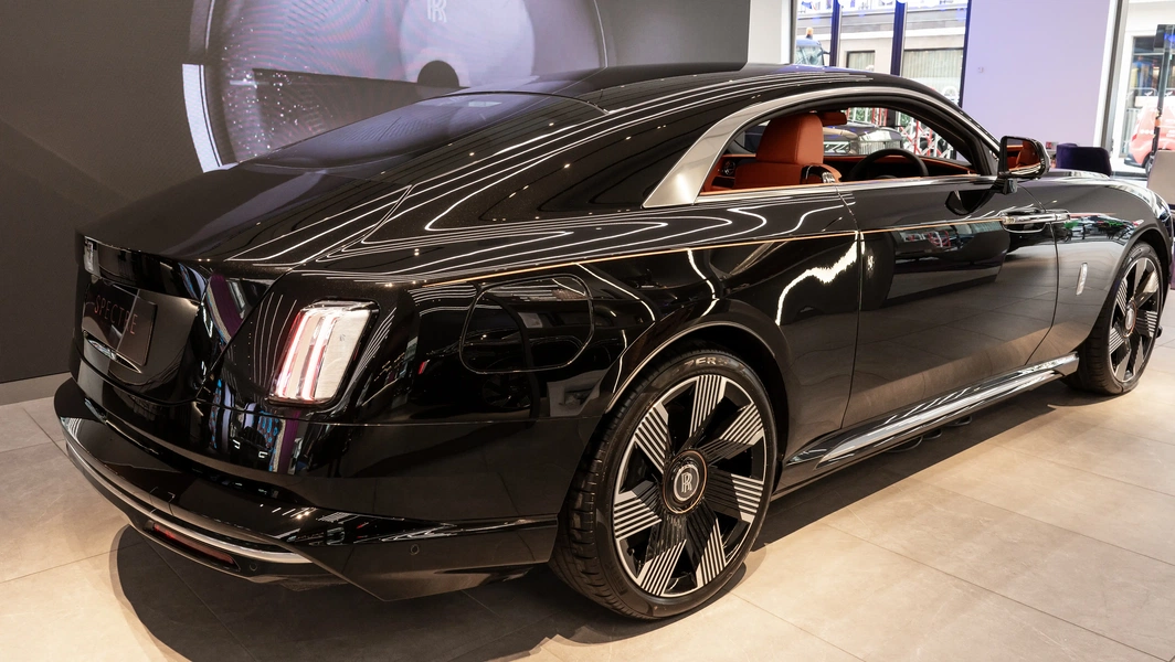 Rolls-Royce Spectre II gains range, power and bespoke options