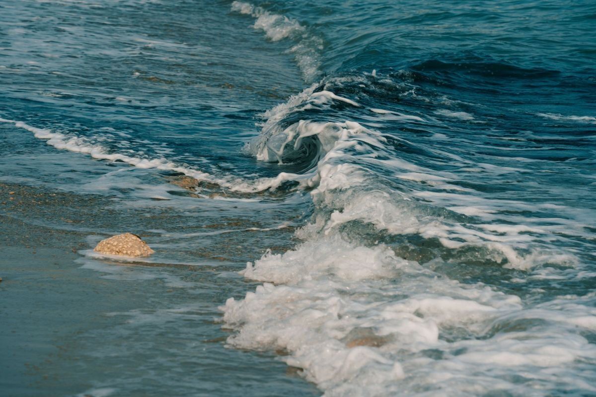 Sunday tides: What beachgoers should know ahead of the full moon