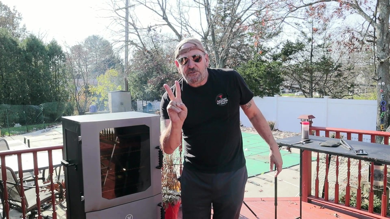 Tommy Smokes baby back ribs on a Masterbuilt 40-inch smoker