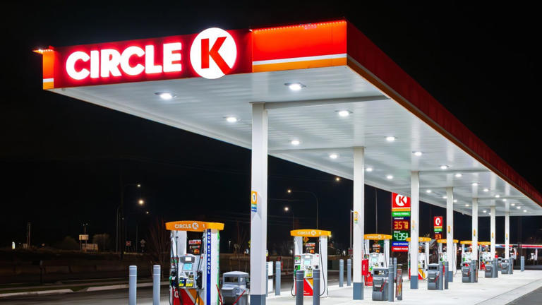 Canadian Circle K owner reportedly makes $8-billion bid for US gas ...