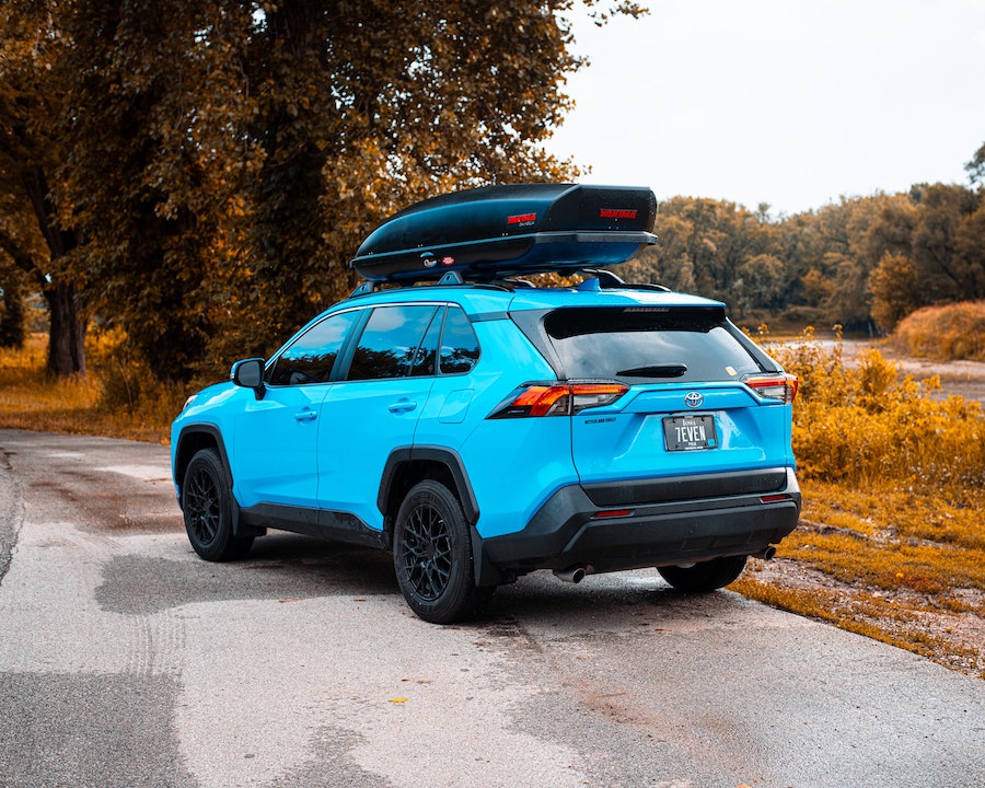 5 benefits of having a car roof rack for long road trips