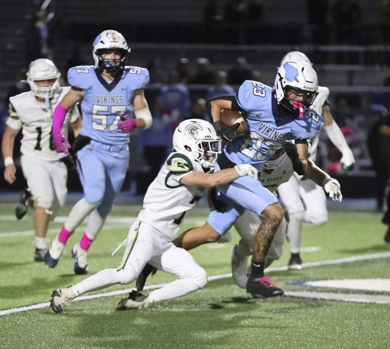 Red Bluff Spartans defeat Pleasant Valley Vikings, 17-14