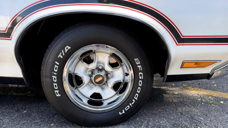 Only about 60 Oldsmobile pace cars got the 350, and collectors keep ...