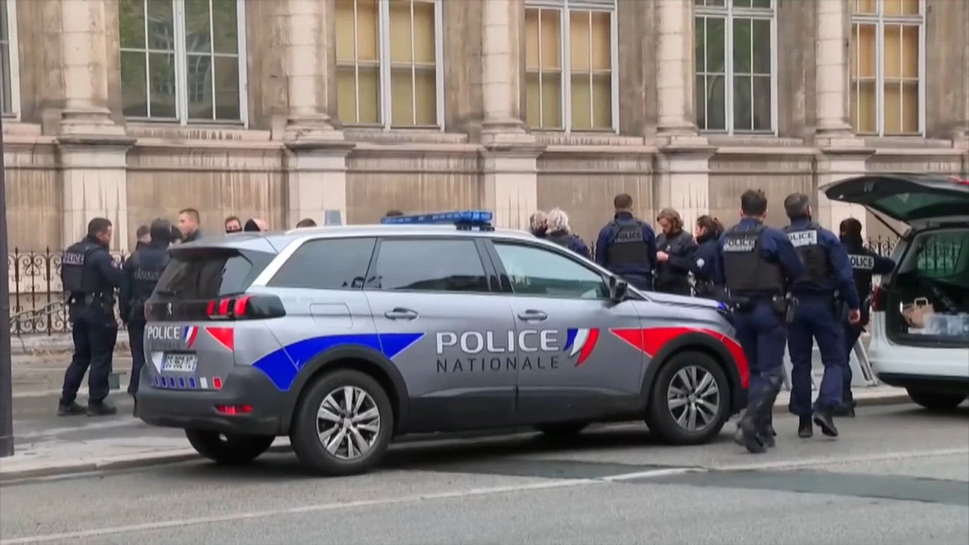 French authorities brace for another weekend of violent protests