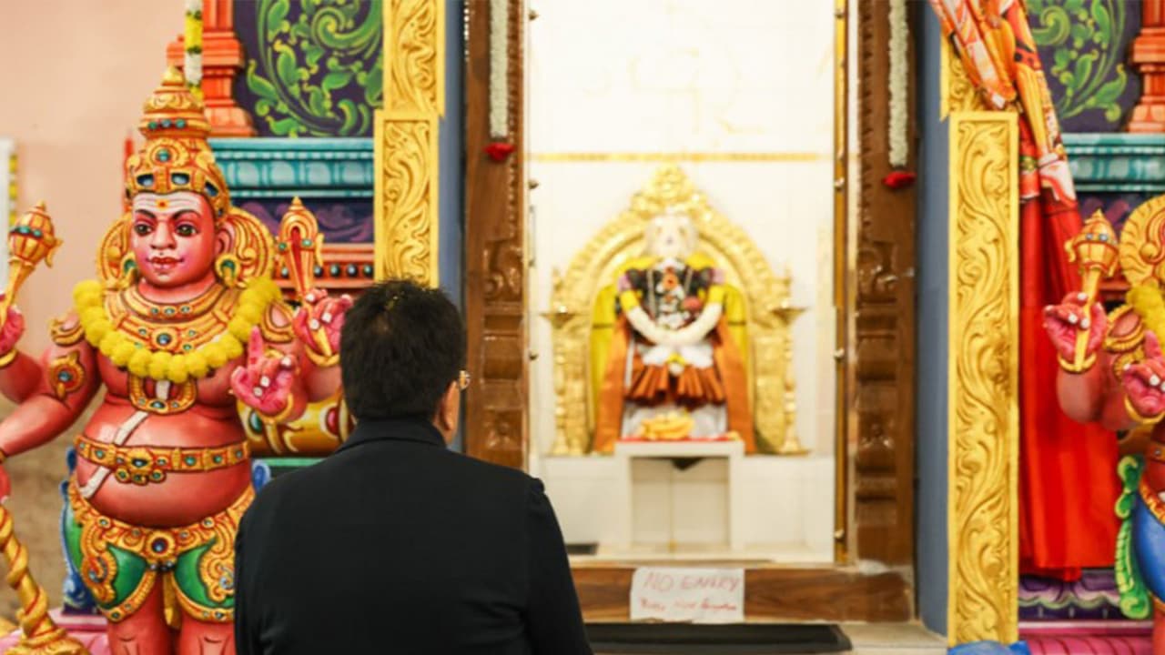 Minister Piyush Goyal seeks divine blessings at Berlin Hindu temple