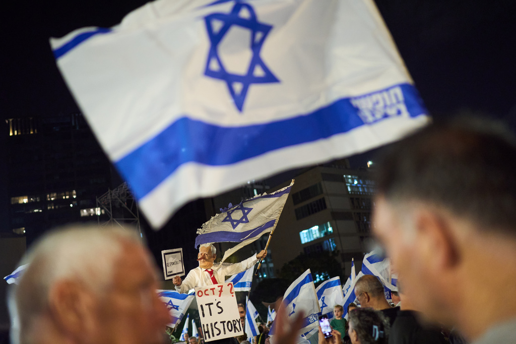 Israelis hold final rally against Netanyahu before election, and other ...