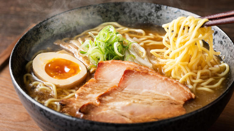 How Rachael Ray transforms a basic bowl of ramen into a hearty meal