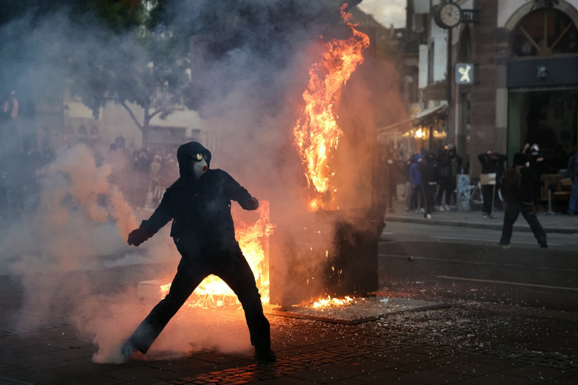 France riots in pictures: Protests of 400,000 descend into anarchy as ...