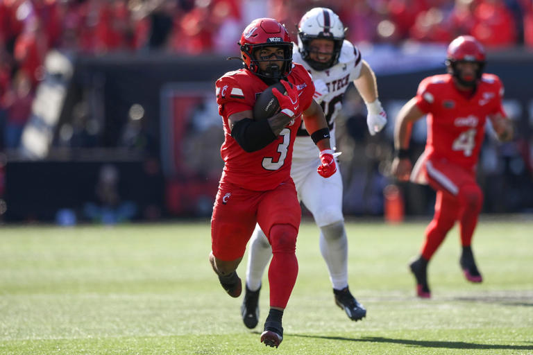 Cincinnati stuns undefeated Texas Tech 37-24 for first top 10 win since ...