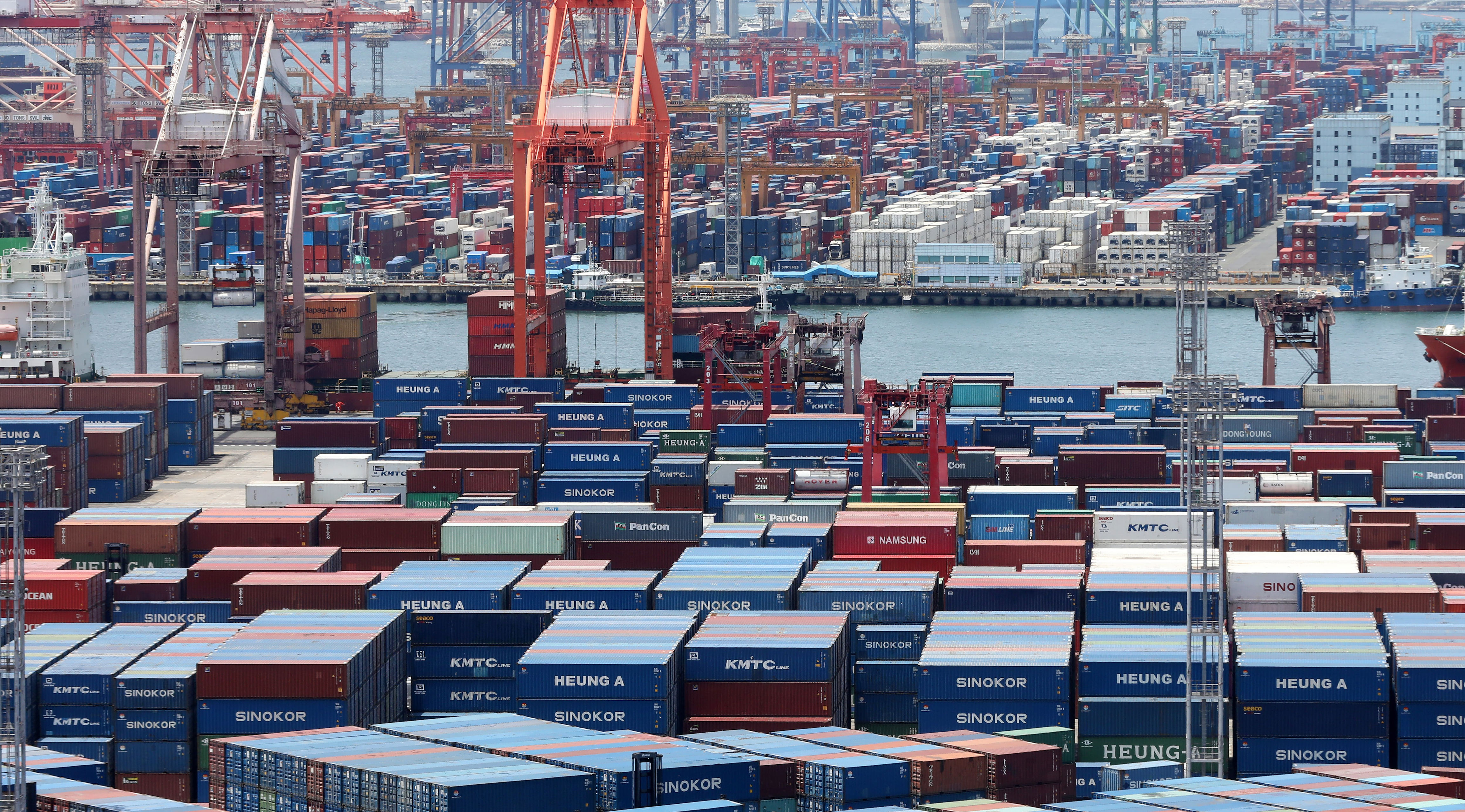 Container freight rates rebound after three weeks