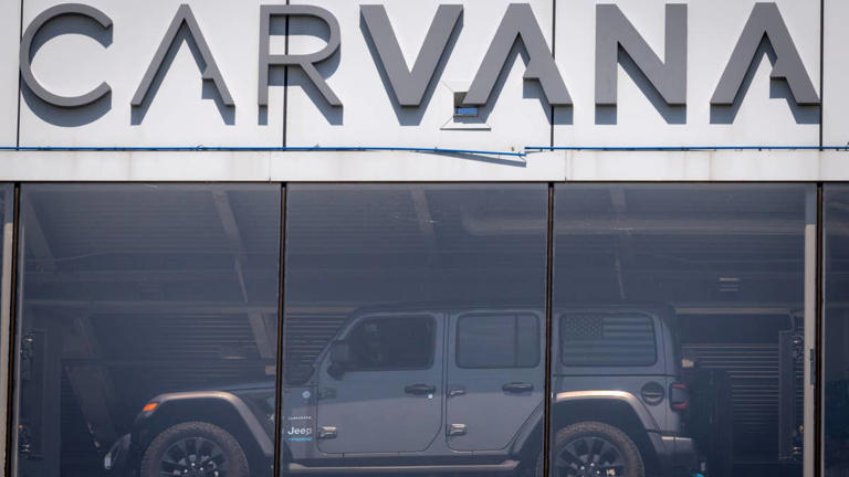 Carvana's sales grow as higher rates squeeze financing profits