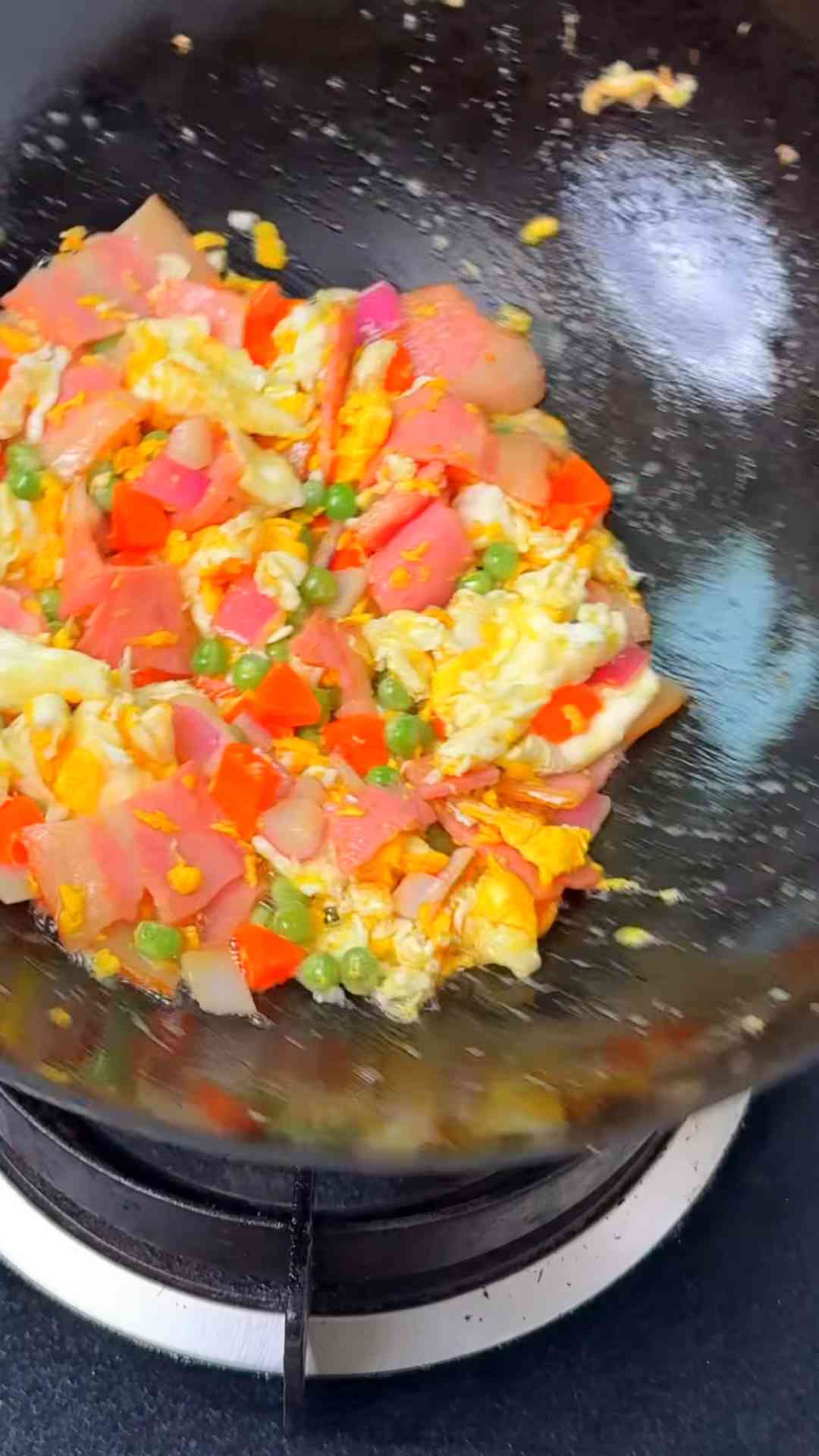 Crispy bacon and egg fried rice with wok flavor