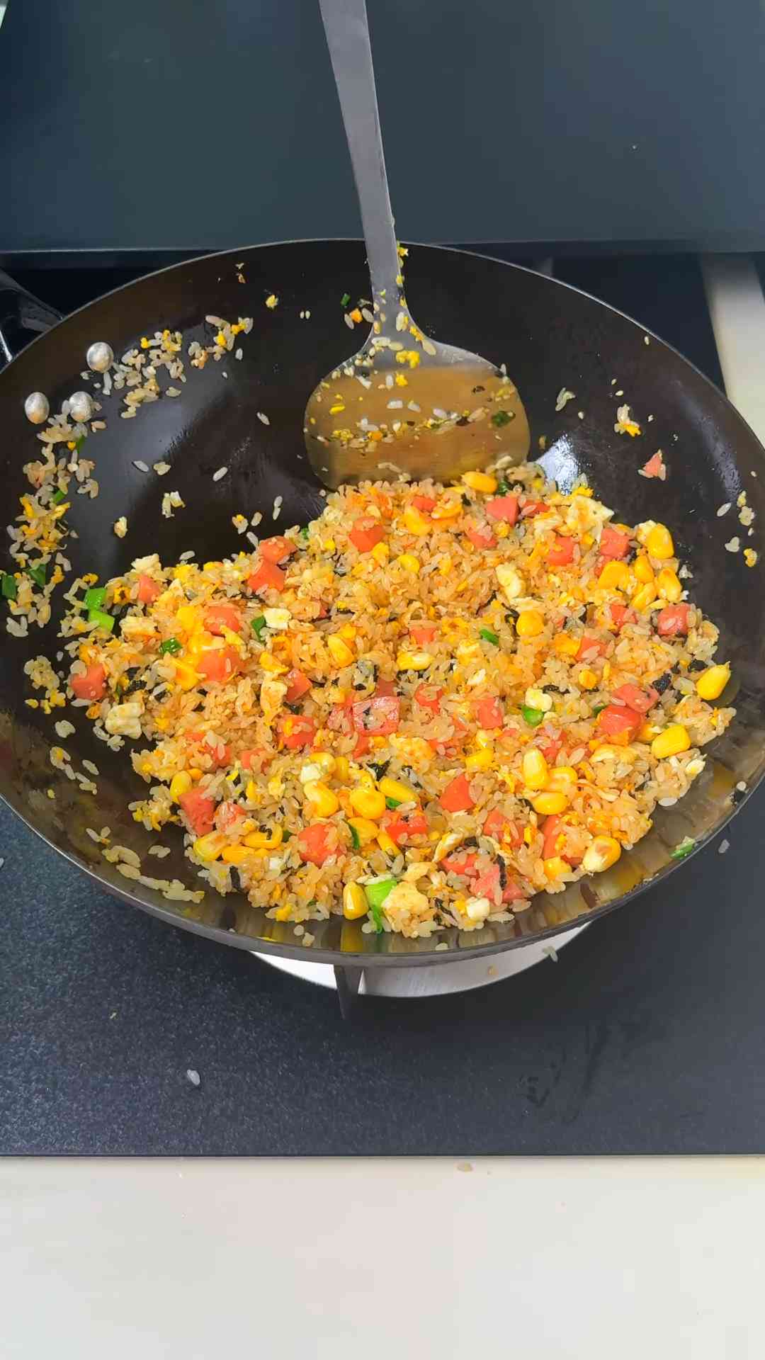 Luncheon meat and seaweed fried rice