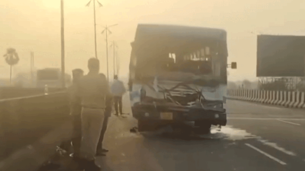 RTC bus | ఆగి ఉన్న లారీని ఢీకొట్టిన ఆర్టీసీ బస్సు 15 మందికి గాయాలు : వీడియో