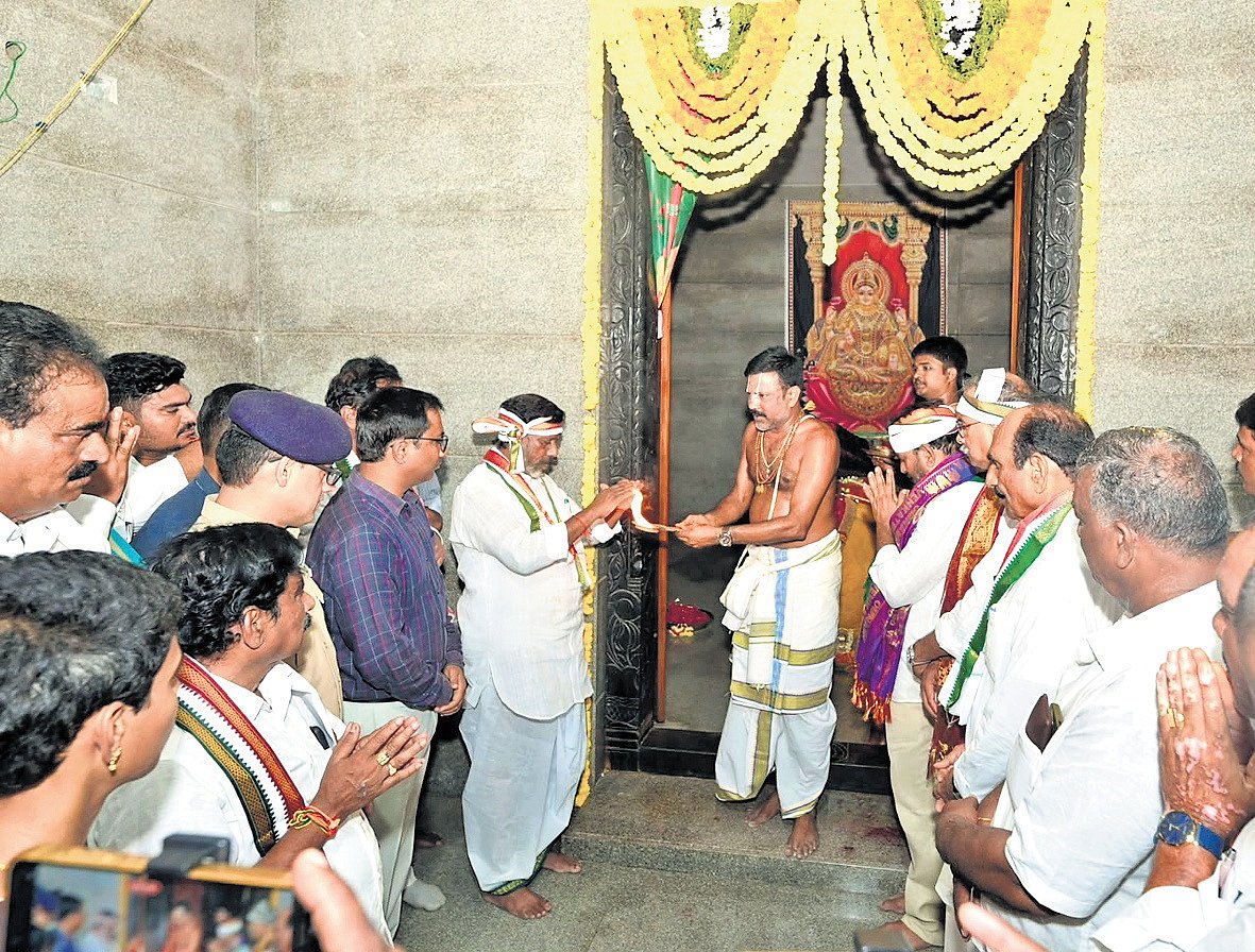 Telangana govt allocated Rs 2,500 crore for temple development: DCM ...