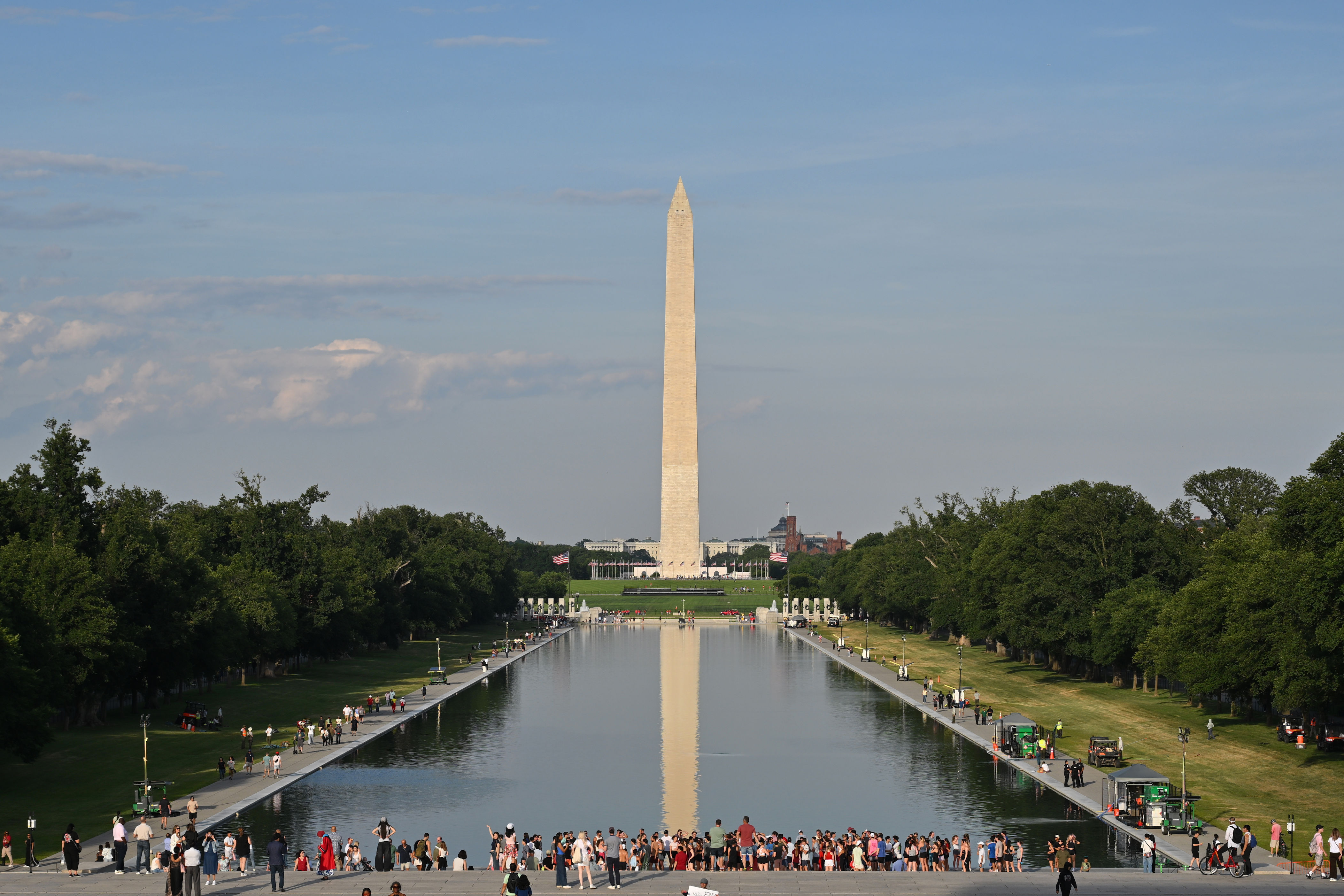 Lincoln Memorial reflecting pool coating failed in 85 places after ...