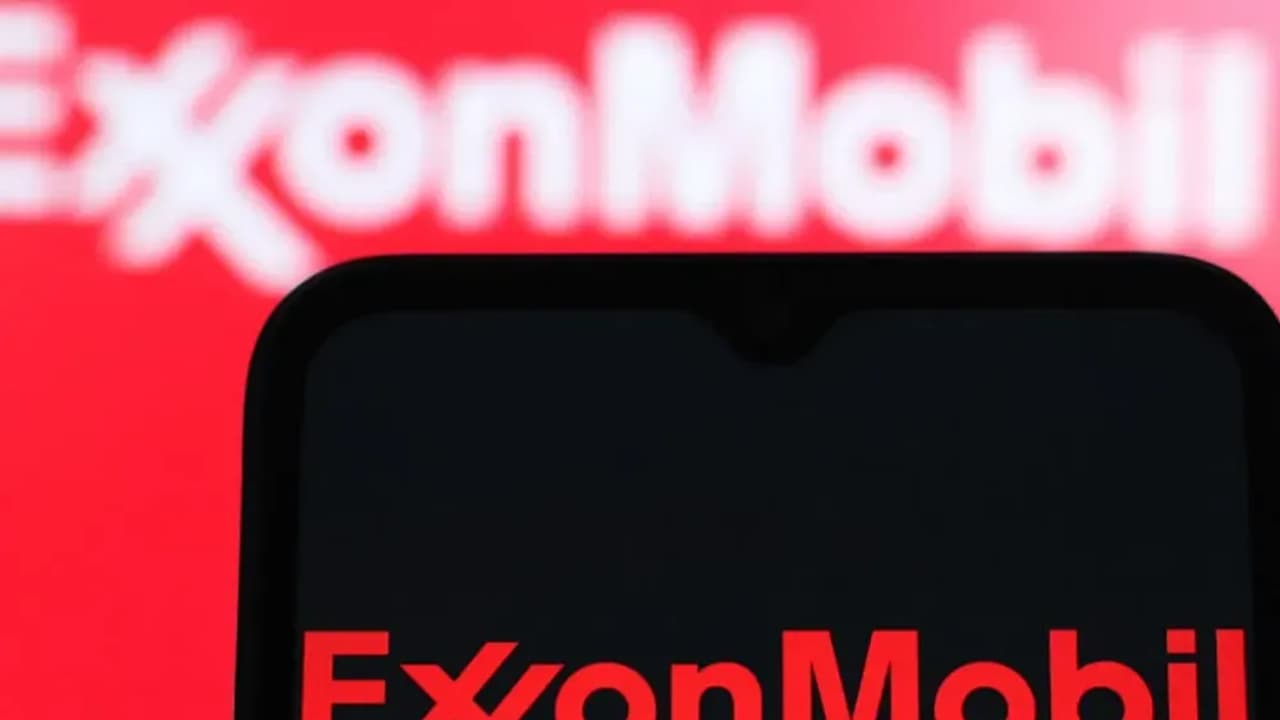 Why did XOM, V, TEAM stocks hit 52-week highs last week?