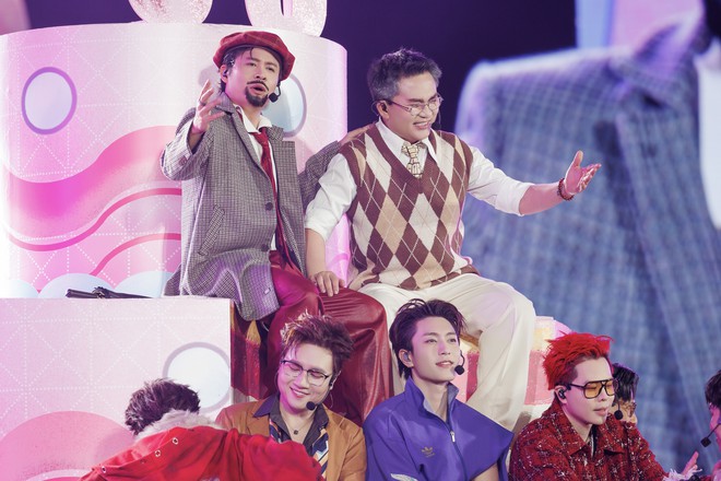 Nguyễn Văn Chung trong concert Anh trai vượt ngàn chông gai: Cột sống cụ ổn không?