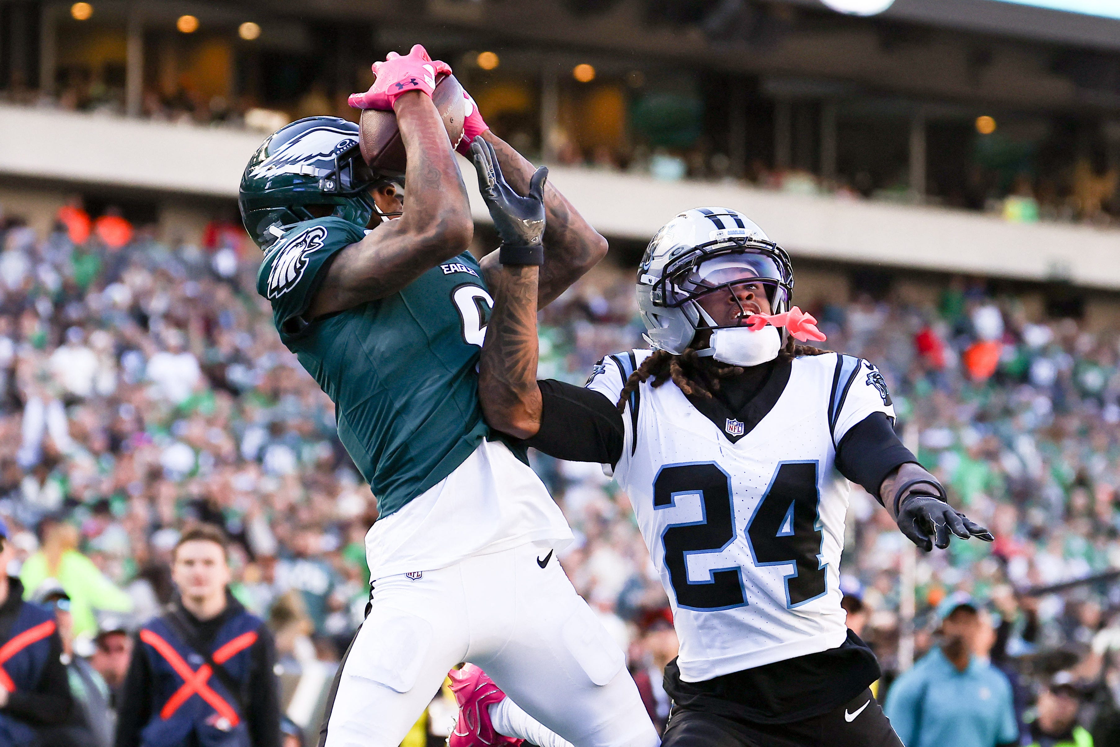 DeVonta Smith posts 75 yards and a score following two-week absence