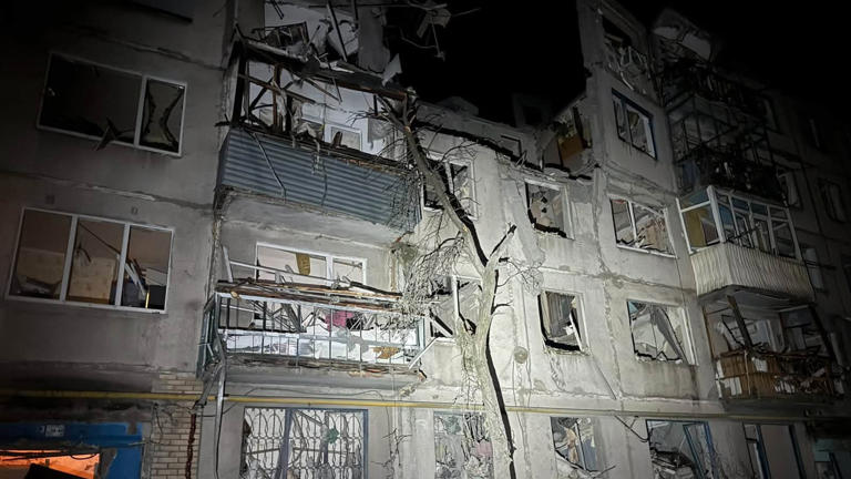 Rescue workers recover body from rubble of building in Sloviansk ...