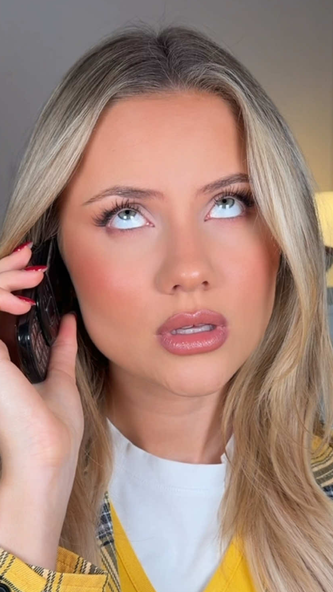 The beauty products behind this iconic blonde Halloween look