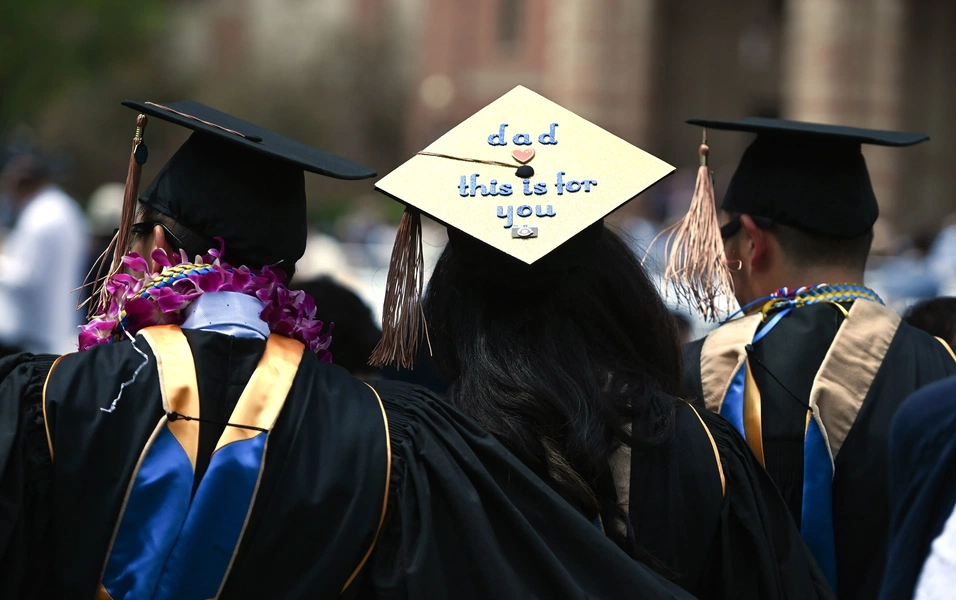 Record college enrollments contrast with stagnant graduation rates