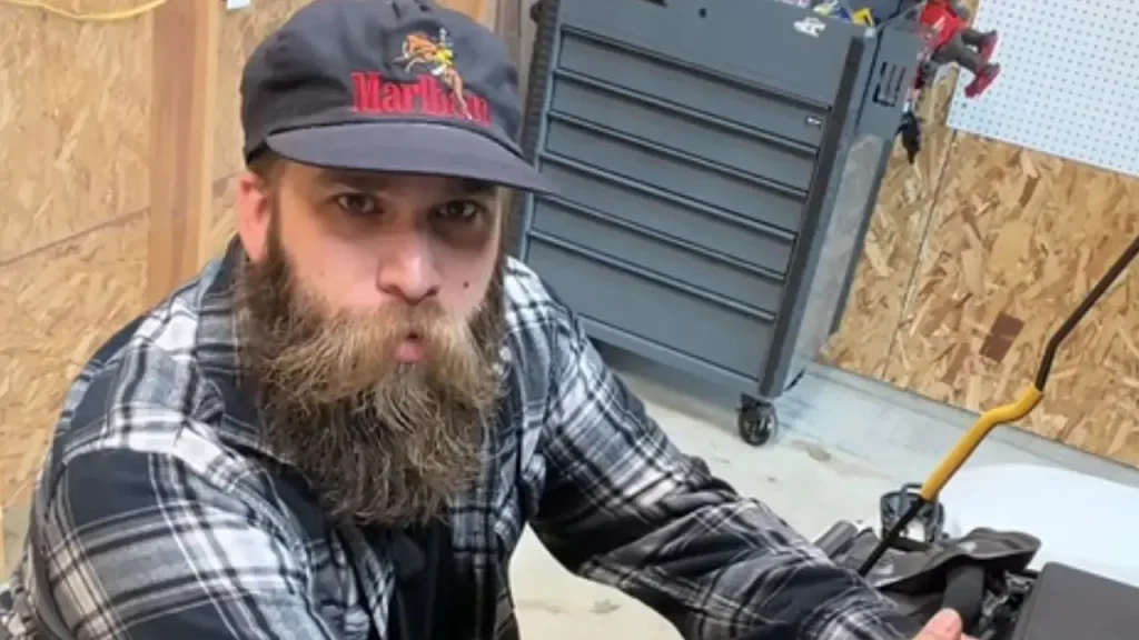 Mechanic with 20 years of experience discovers a Japanese oil change ...
