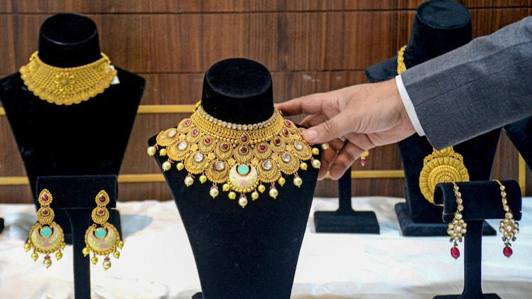 Gold, silver prices on October 19: Check latest rates in Delhi, Mumbai ...