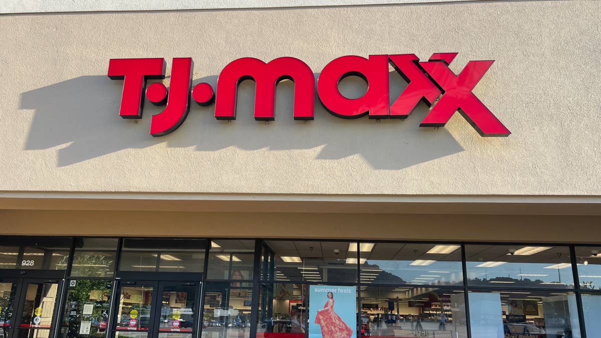 TJ Maxx’s $20 4-pack of holiday tree plates brings Christmas cheer to ...