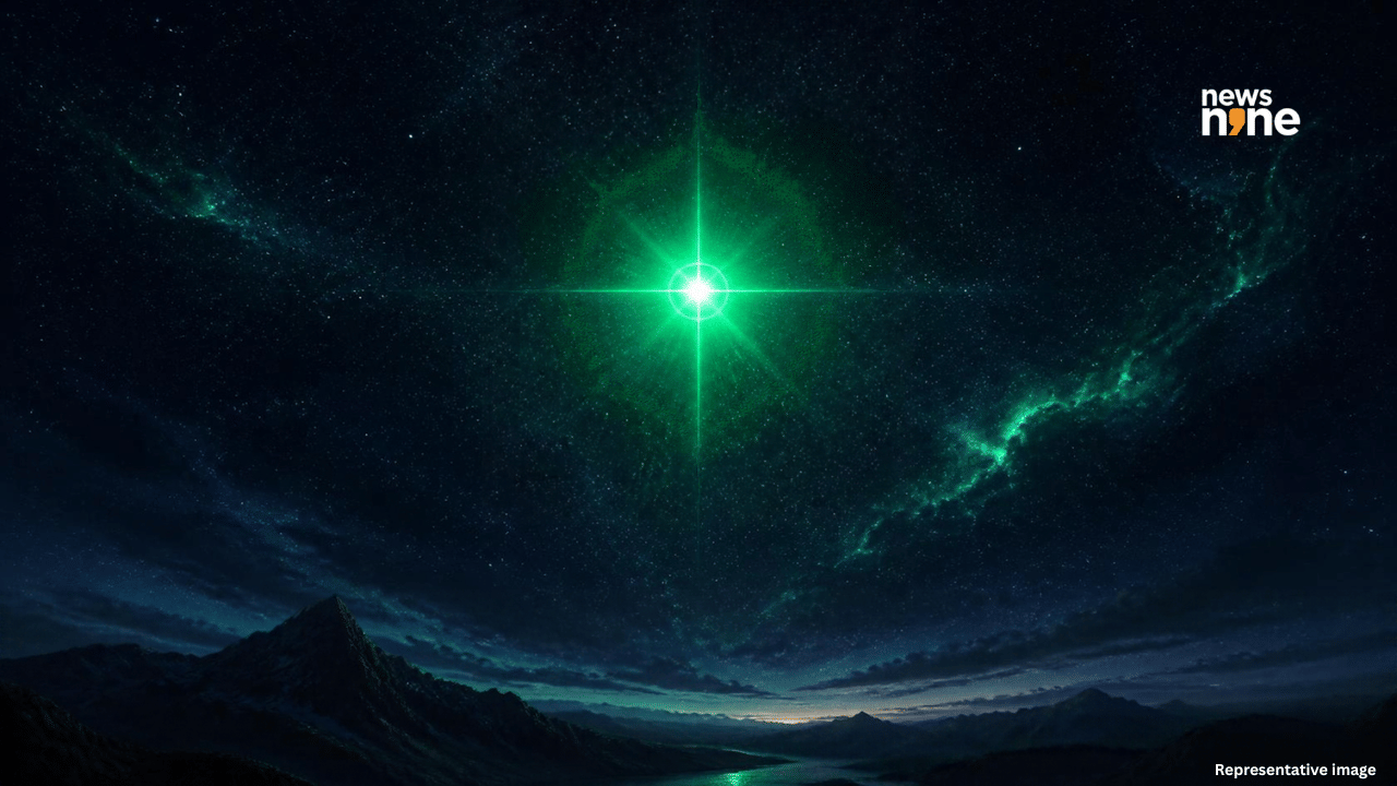 Why a dead star 280 light-years away appears bright green