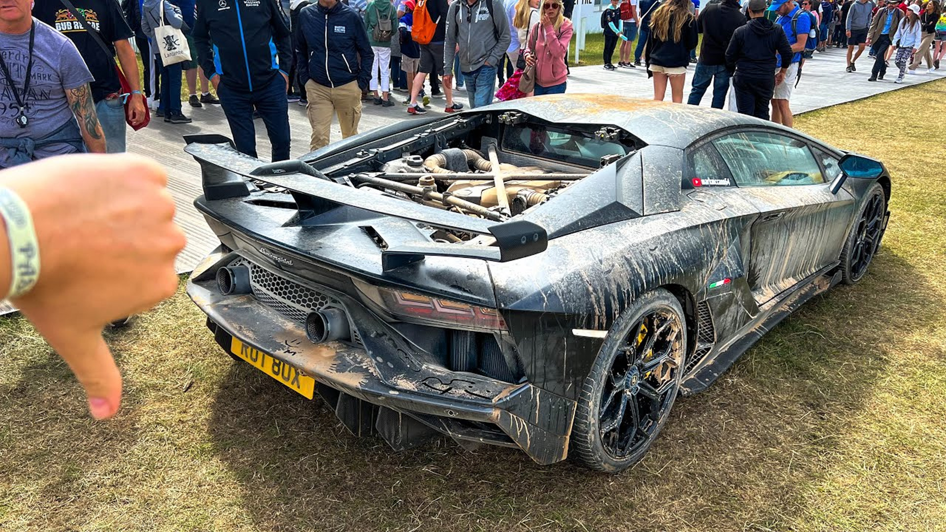 A bad decision puts this Lamborghini in trouble