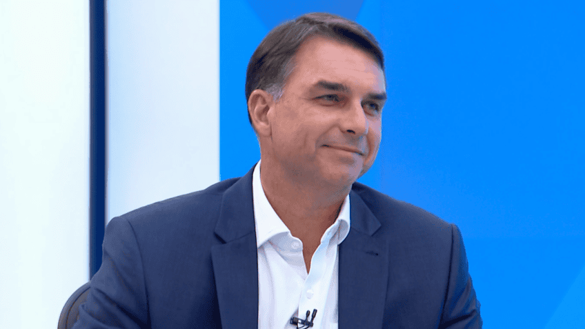 Na Globo, Flávio Bolsonaro menciona Huck e Fred Kachar ao defender Dark ...