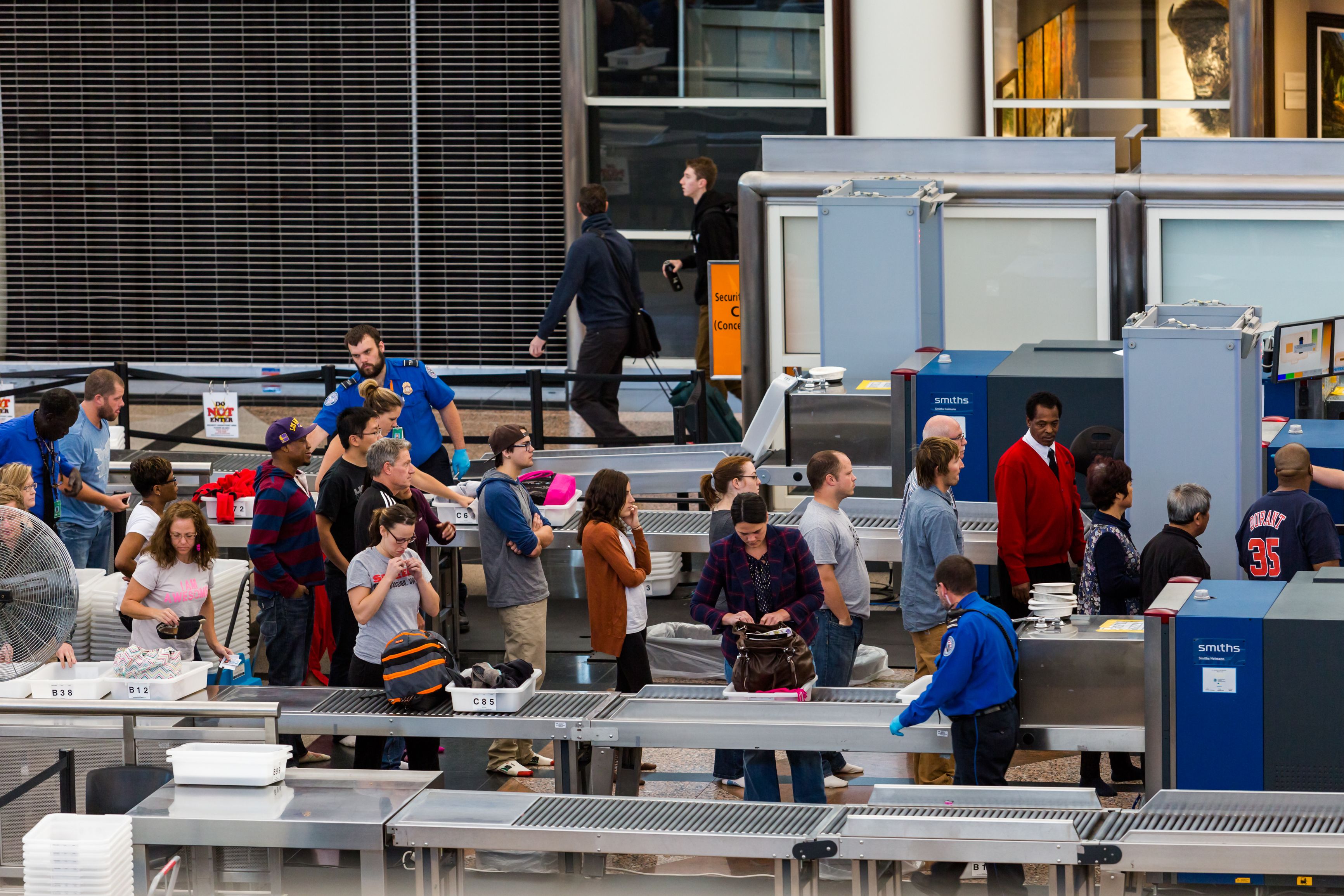 TSA issues airport dress code warning to passengers traveling over ...