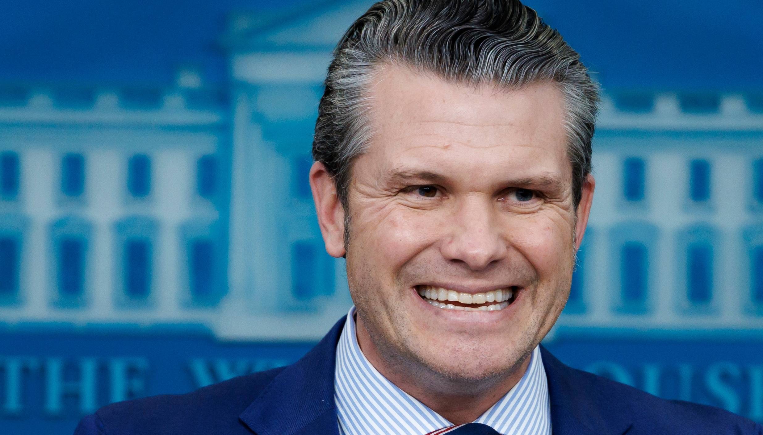 Hegseth critiqué après la mort d’un commando de l’armée de l’air lors d ...