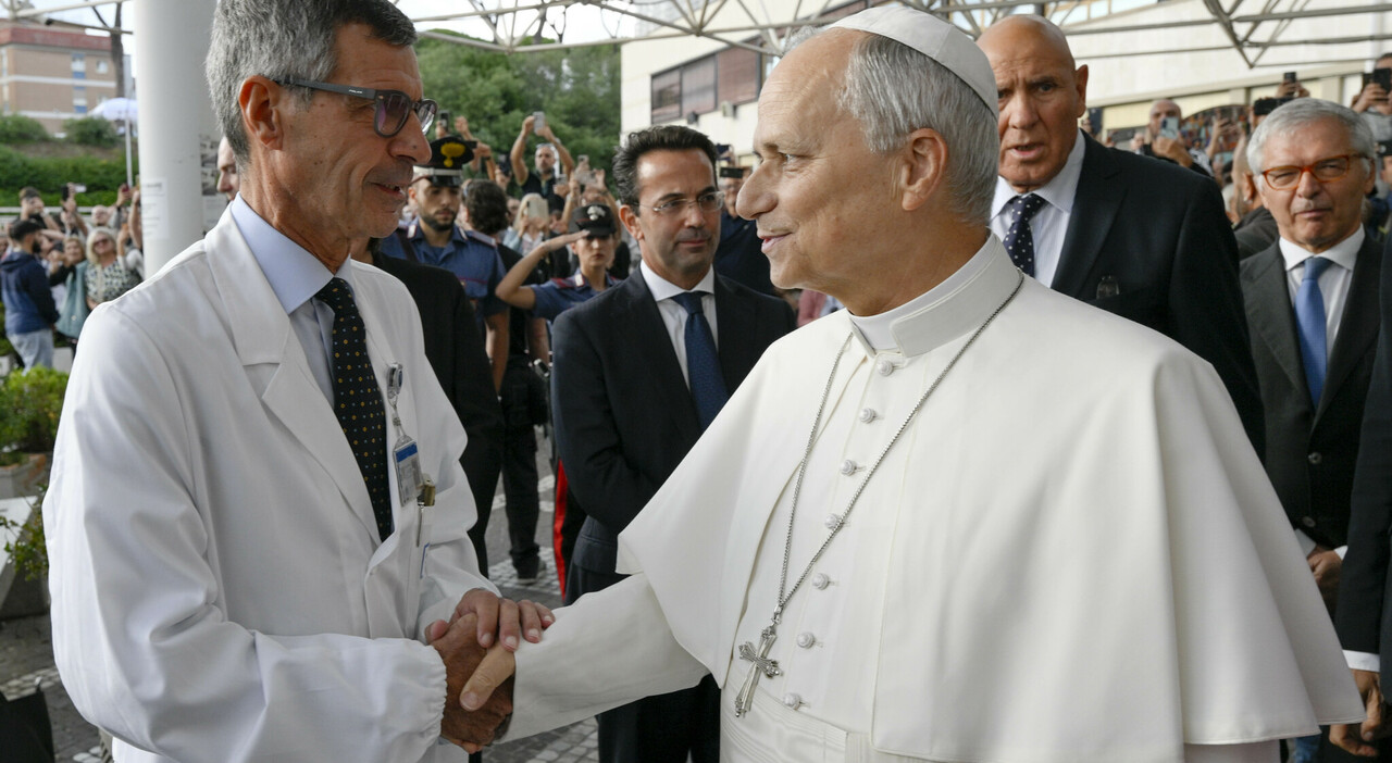 Papa Leone XIV oggi non andrà a Castel Gandolfo: la convalescenza nel ...