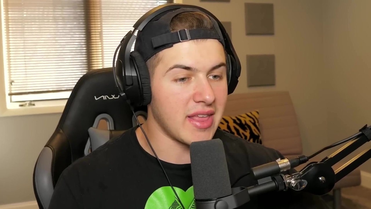 BeckBroJack steals creeper and enderman powers in Minecraft