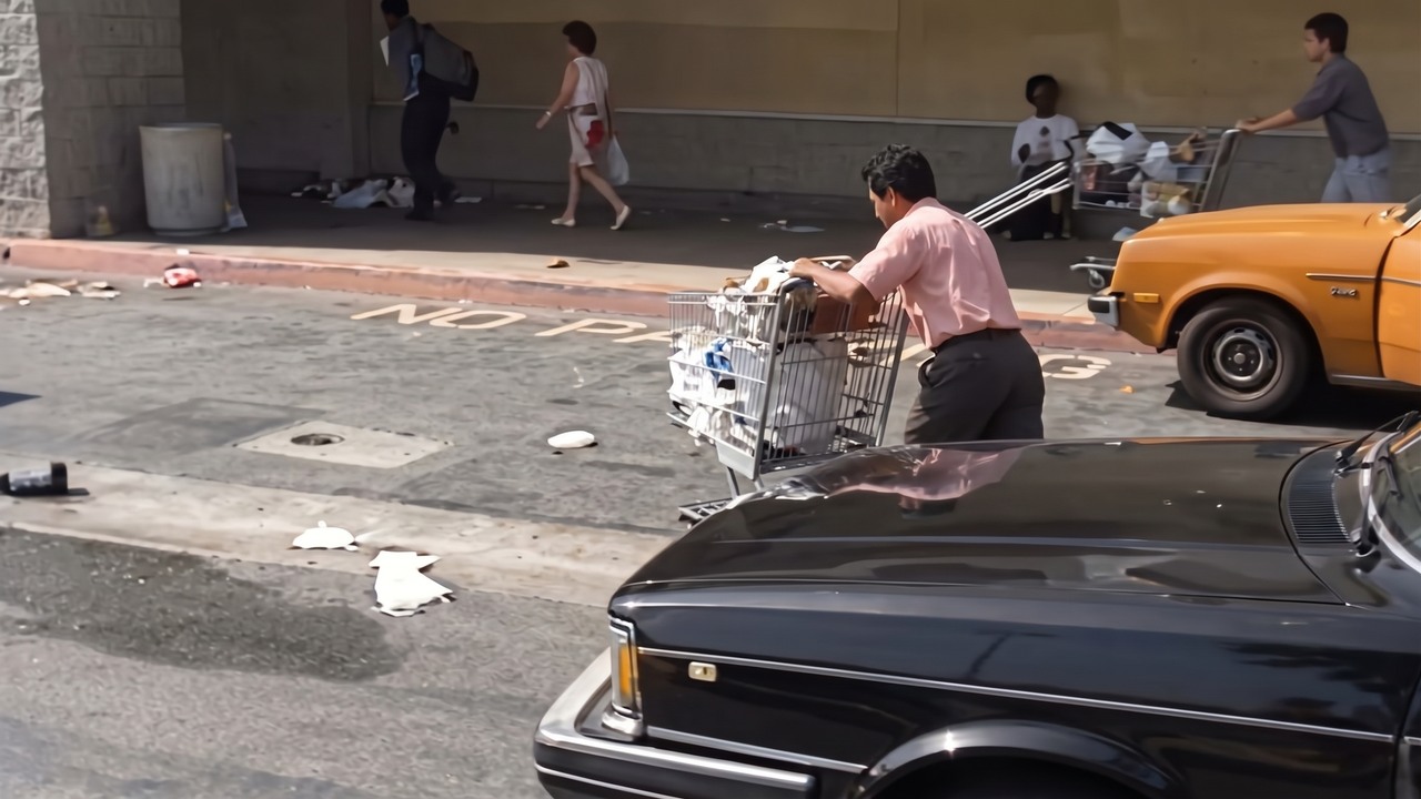 Rodney King recording and police acquittals lead to Los Angeles riots