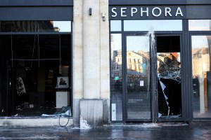 Louvre closes amid Paris protests; retail damage hits millions