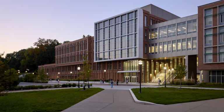 Colleges raced to build massive computer-science departments. Now the ...