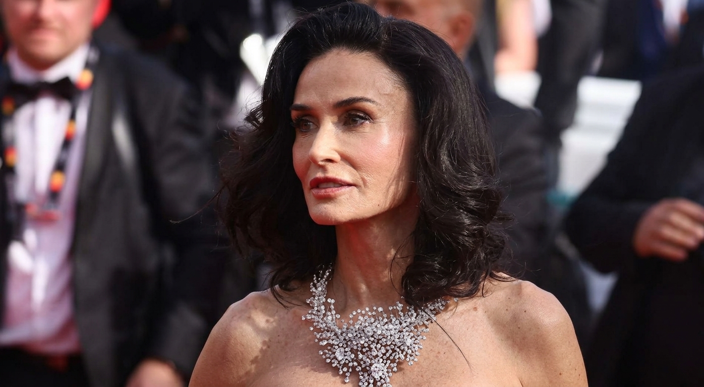 Demi Moore looks unrecognizable again, fans are confused