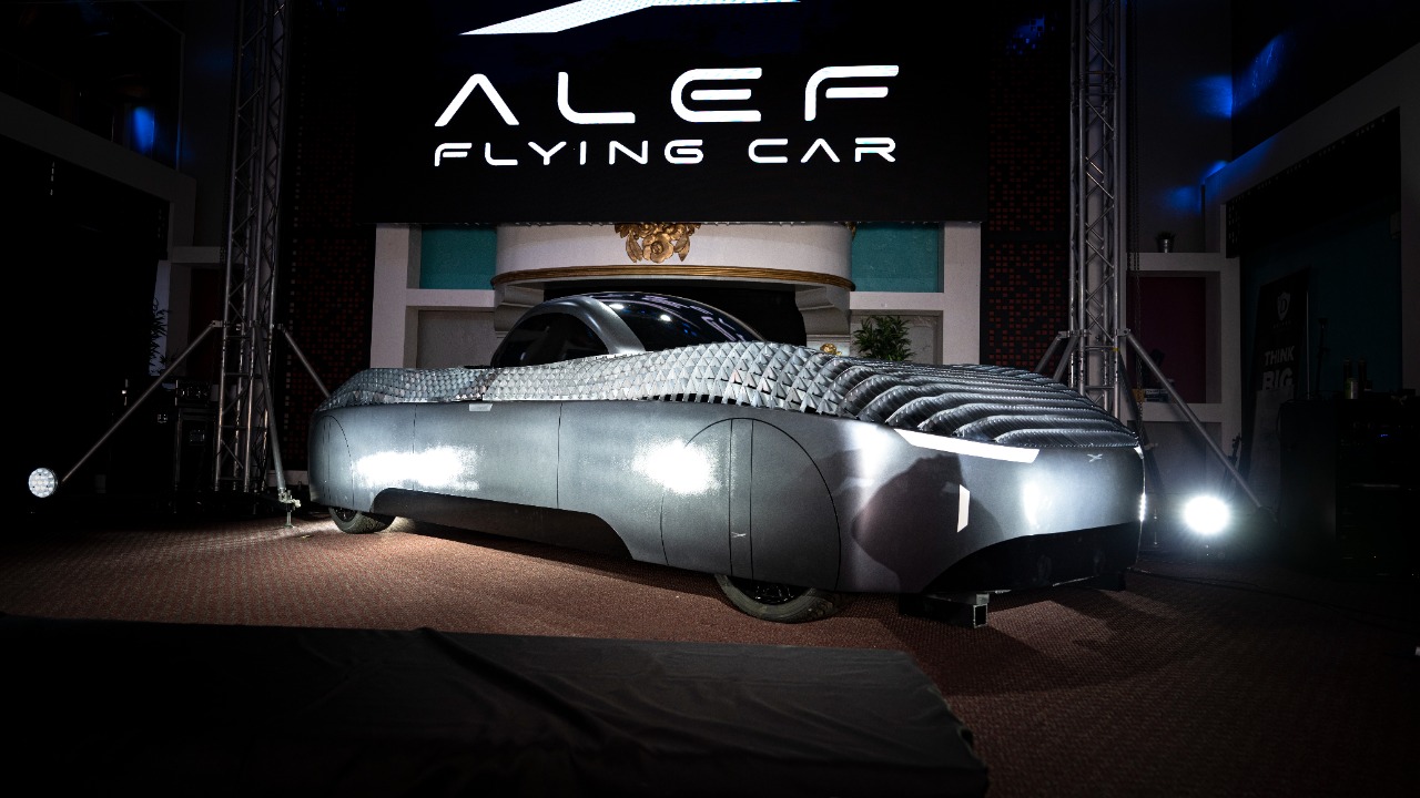 A flying-car startup says its $300,000 two-seater already drives 220 ...