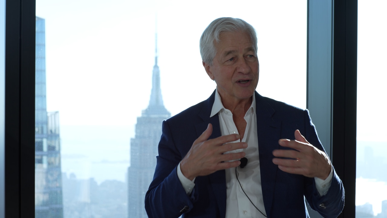Jamie Dimon's view on the US economy: Booming, but war and inflation pose risks