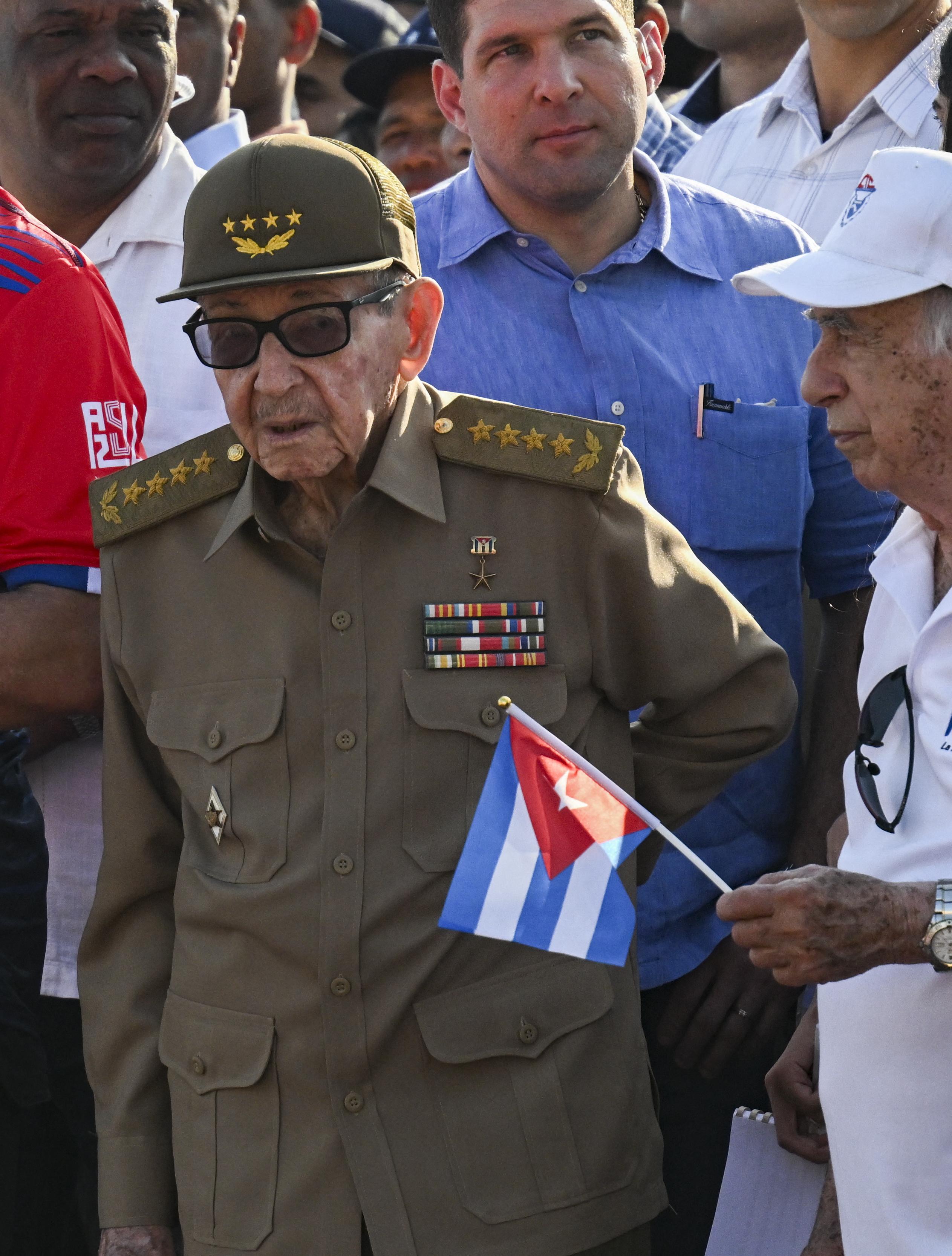 Miami judge signs arrest warrant for Raul Castro