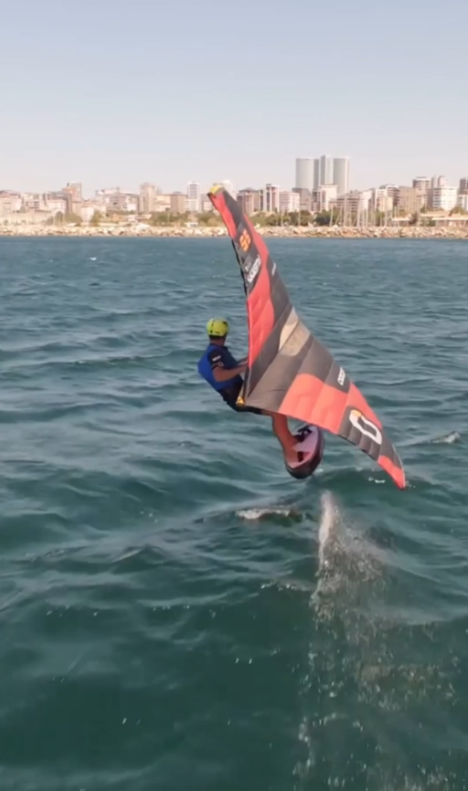 Memorable wingfoil moments on open water