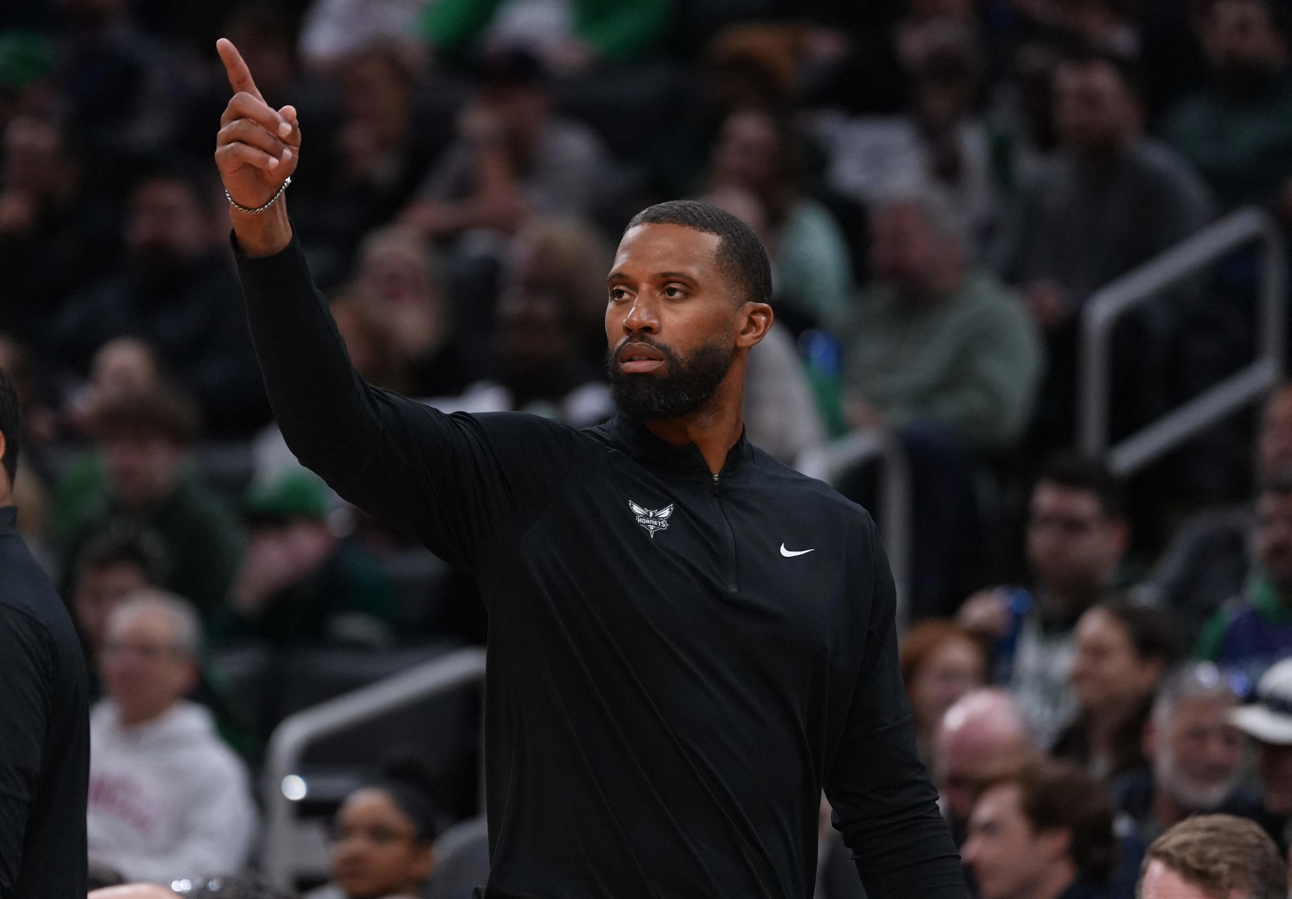 Hornets coach Charles Lee provides injury update on Kon Knueppel/Coby White